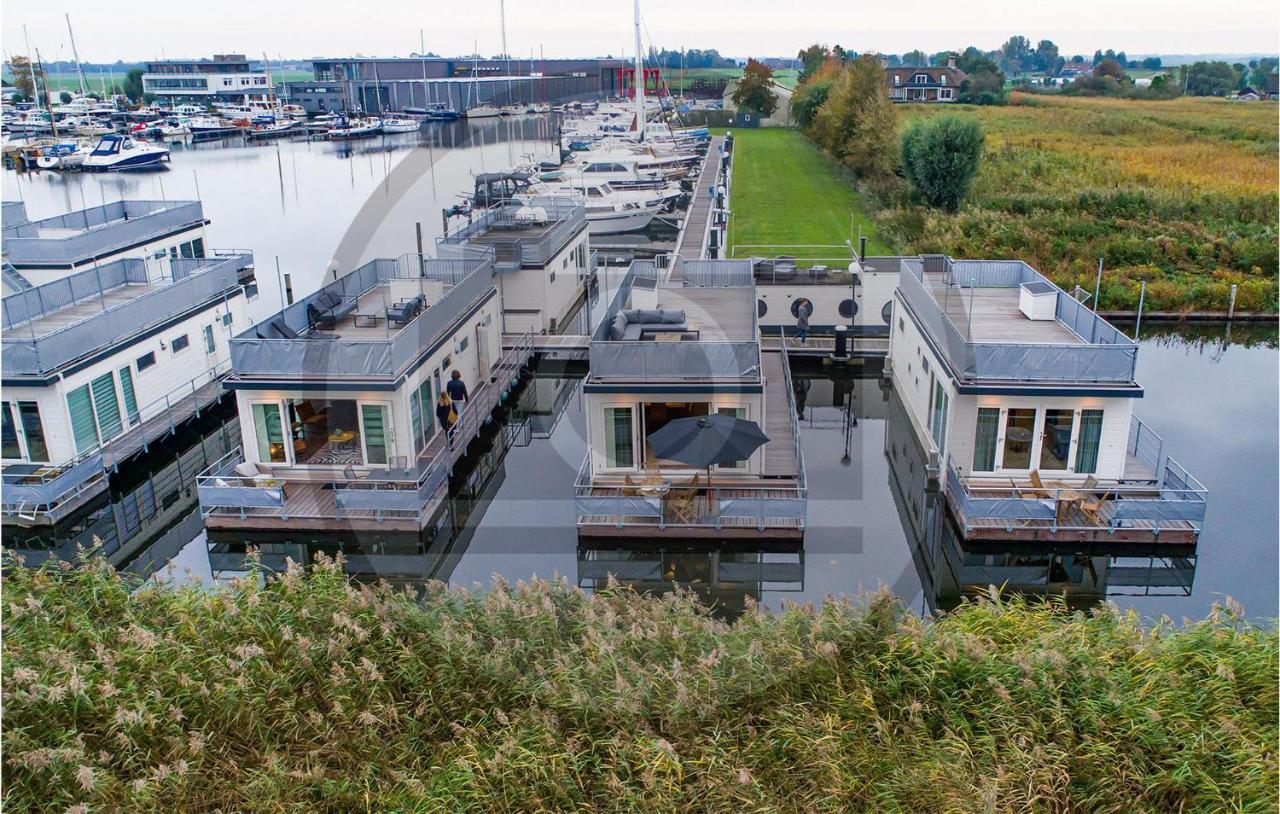 Stunning Ship In Aalsmeer With Kitchen Exterior photo